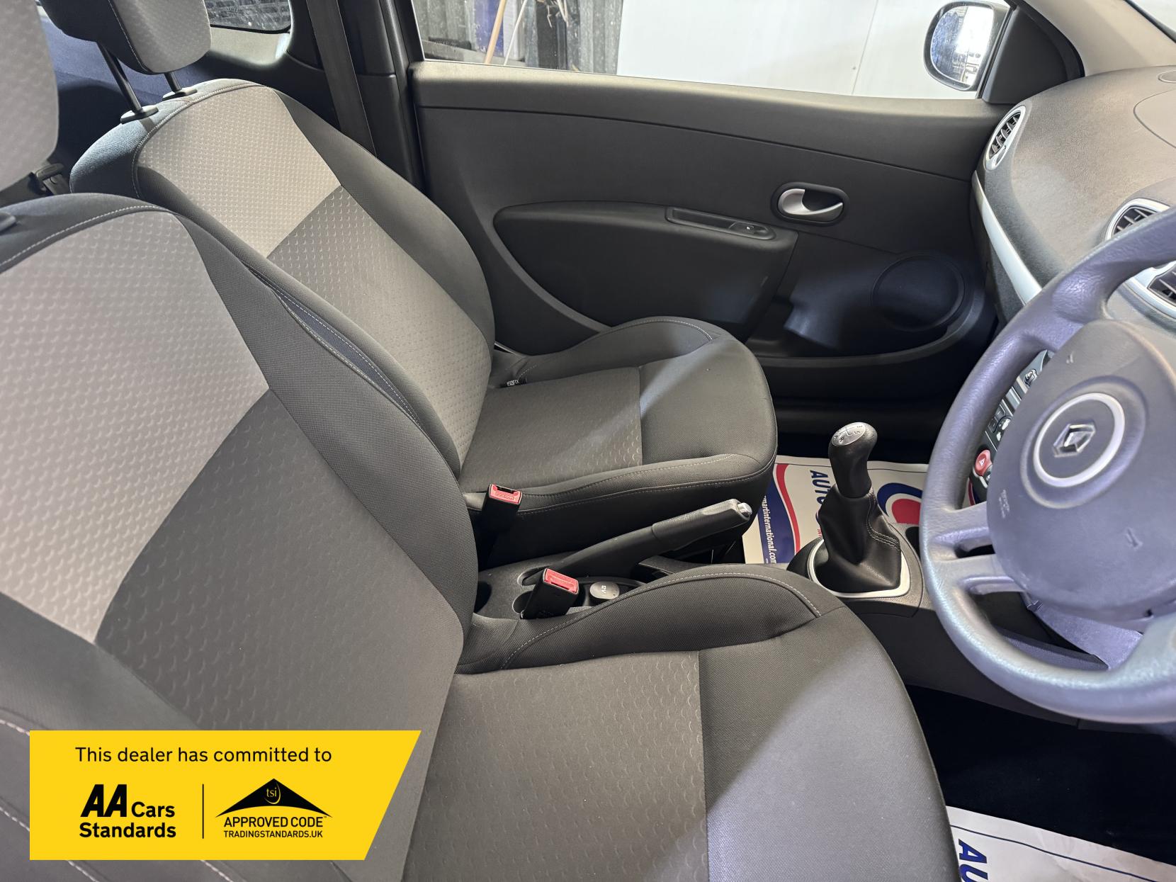 Renault Clio 1.2 I-Music Hatchback 3dr Petrol Manual Euro 5 (75 ps)