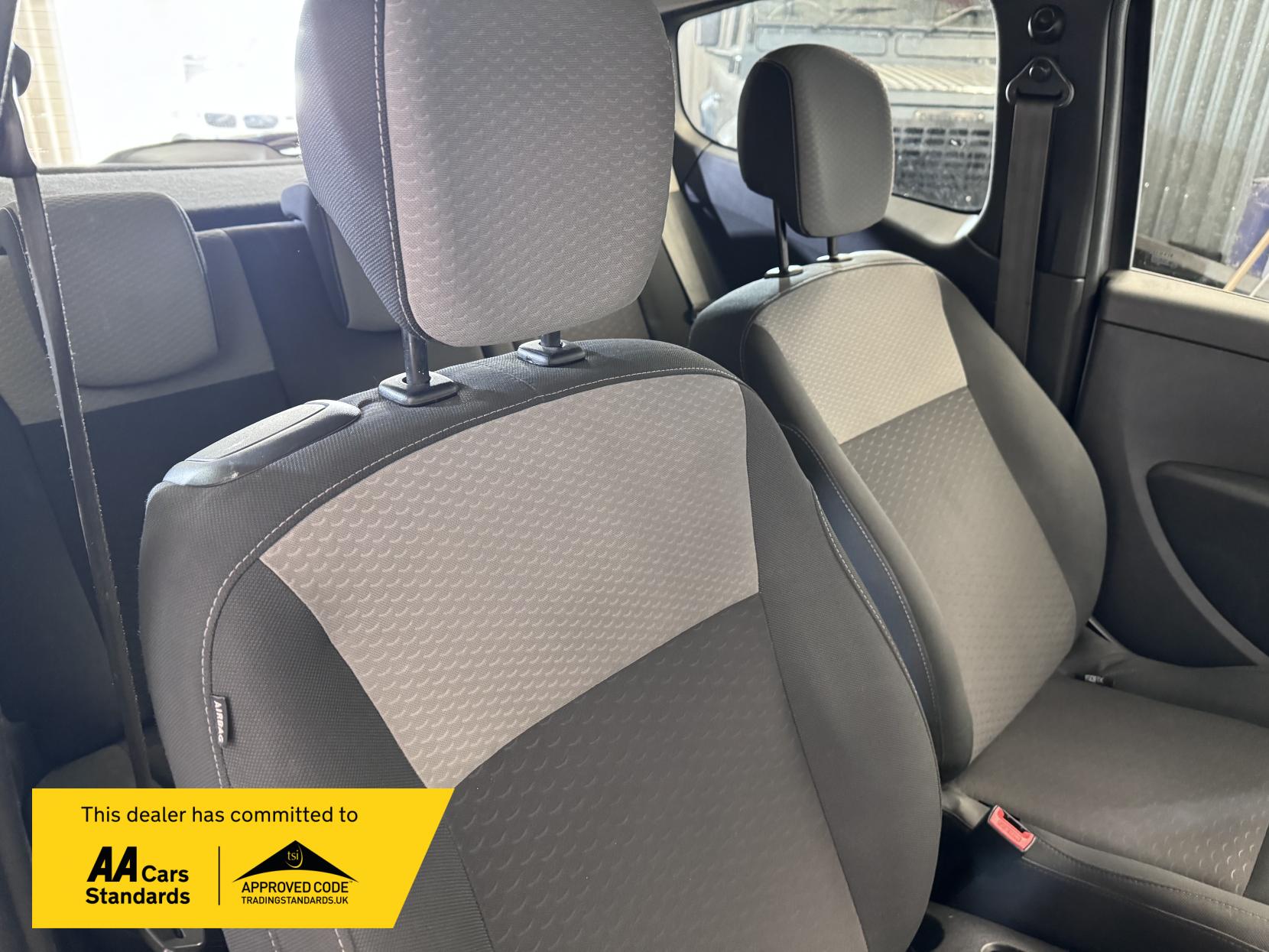 Renault Clio 1.2 I-Music Hatchback 3dr Petrol Manual Euro 5 (75 ps)