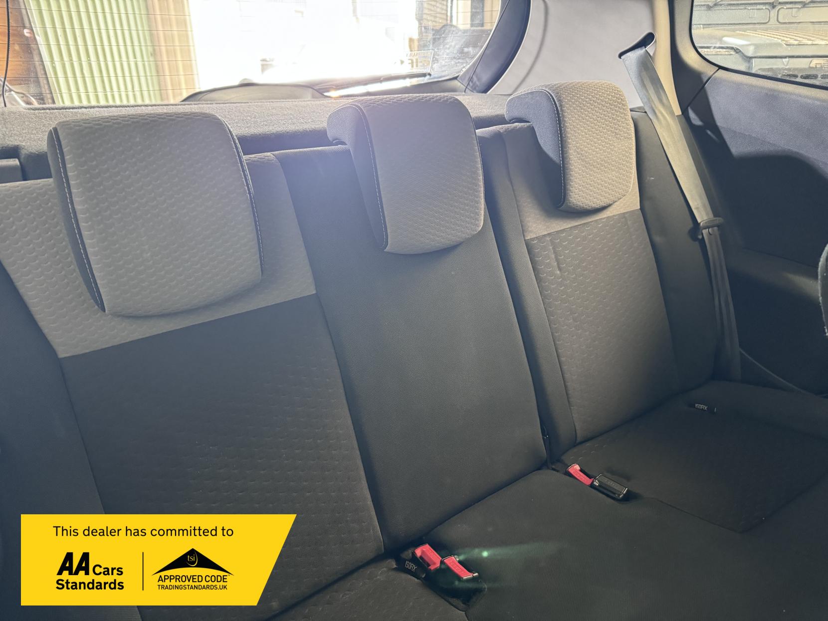 Renault Clio 1.2 I-Music Hatchback 3dr Petrol Manual Euro 5 (75 ps)