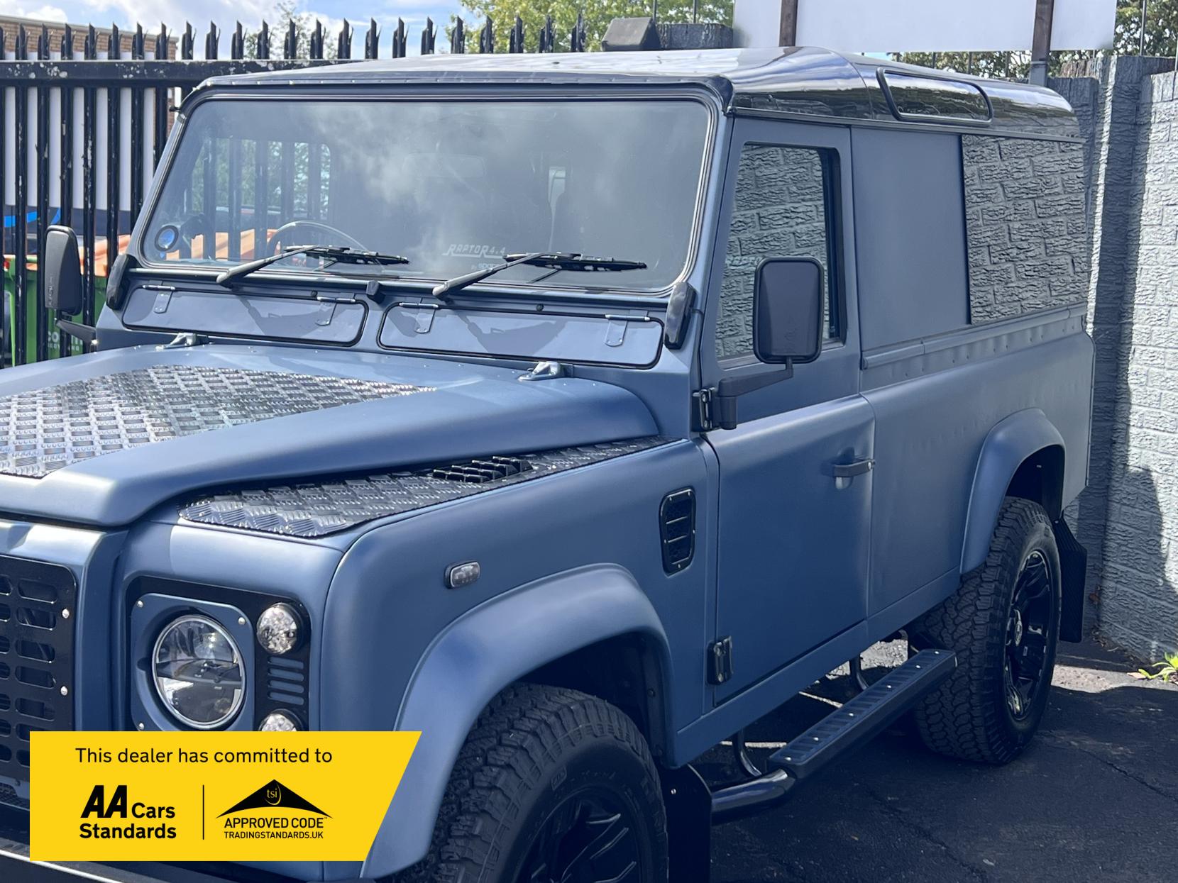 Land Rover Defender 110 2.5 TD5 County Pick-Up 2dr Diesel Manual (299 g/km, 120 bhp)
