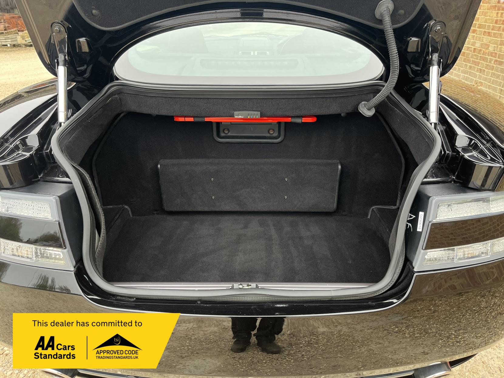 Aston Martin DB9 5.9 Coupe 2dr Petrol Seq (394 g/km, 450 bhp)