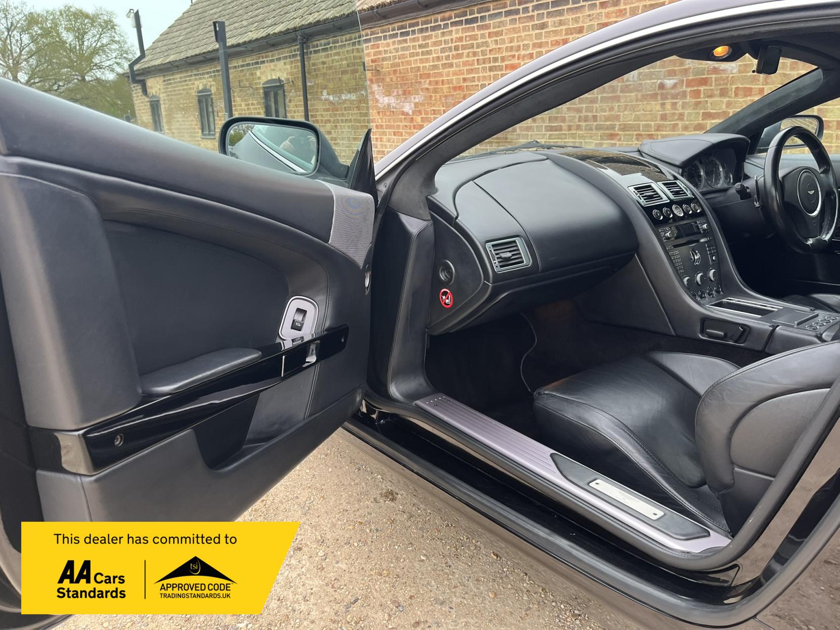 Aston Martin DB9 5.9 Coupe 2dr Petrol Seq (394 g/km, 450 bhp)