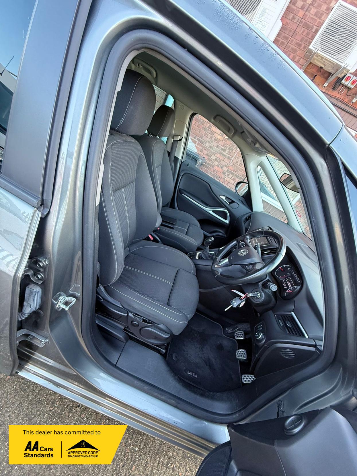 Vauxhall Zafira Tourer 1.4i Turbo SRi MPV 5dr Petrol Manual Euro 6 (140 ps)