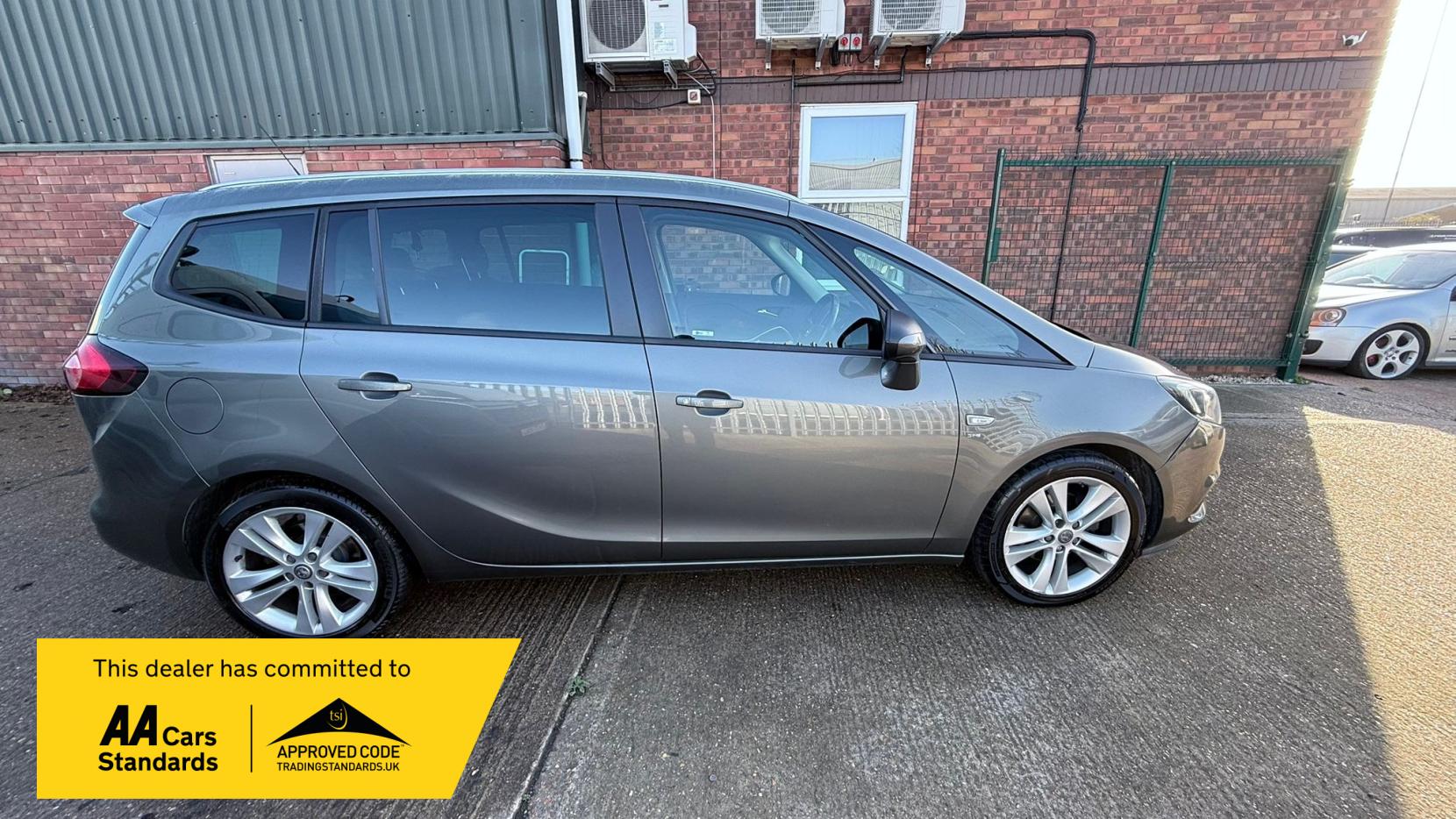 Vauxhall Zafira Tourer 1.4i Turbo SRi MPV 5dr Petrol Manual Euro 6 (140 ps)
