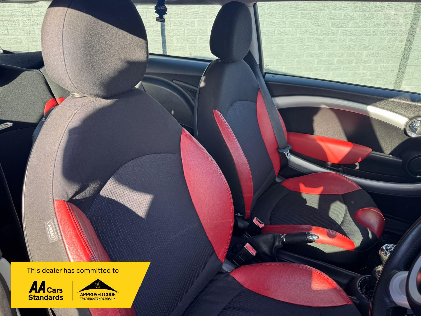 MINI Hatch 1.6 Cooper Hatchback 3dr Petrol Manual Euro 4 (120 ps)