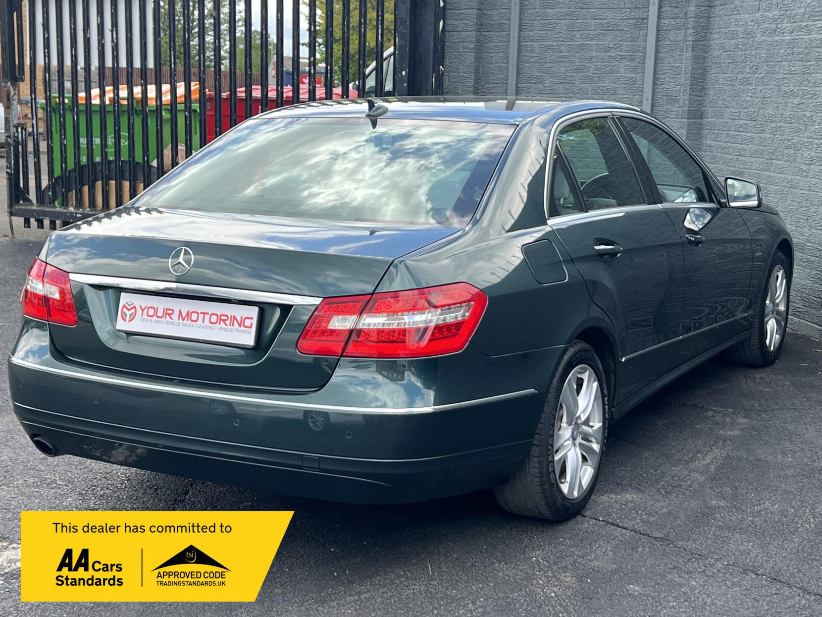 Mercedes-Benz E Class 1.8 E250 CGI BlueEfficiency Avantgarde Saloon 4dr Petrol Tiptronic Euro 5 (204 ps)