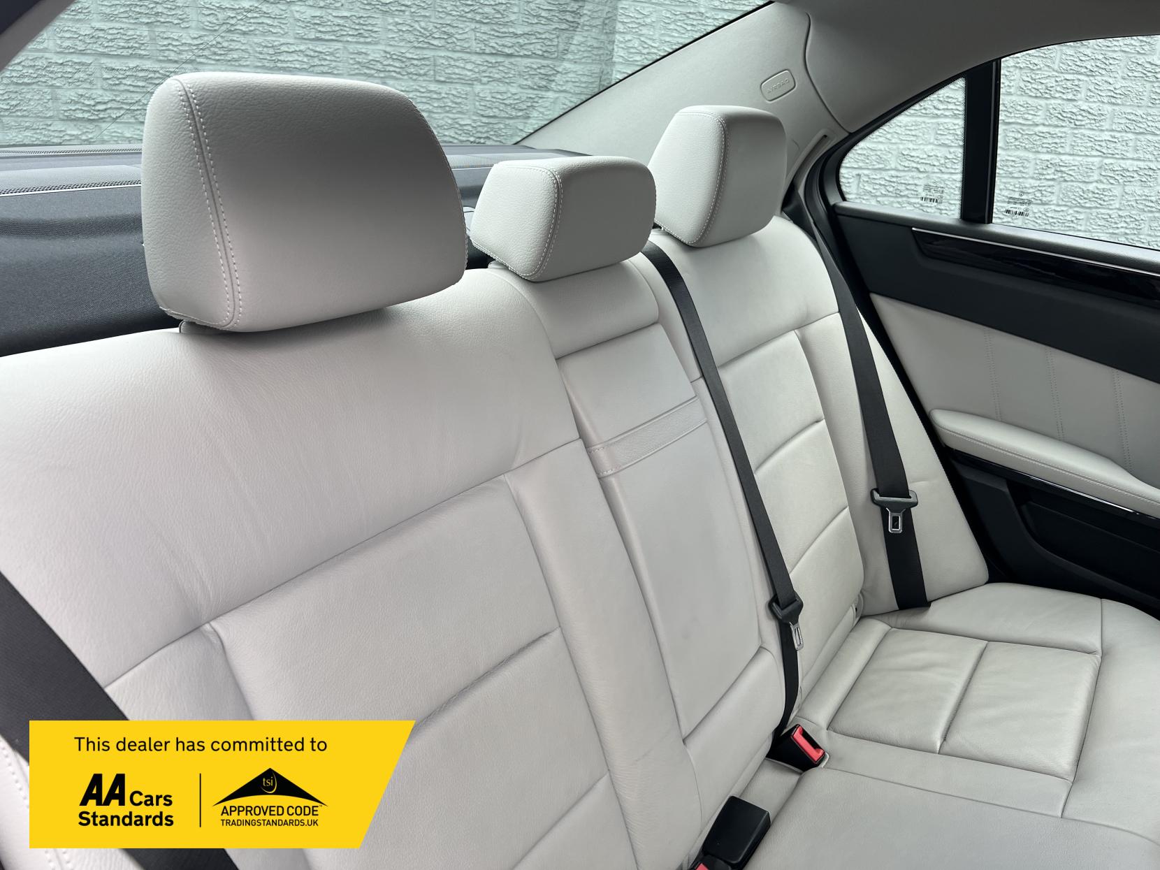 Mercedes-Benz E Class 1.8 E250 CGI BlueEfficiency Avantgarde Saloon 4dr Petrol Tiptronic Euro 5 (204 ps)
