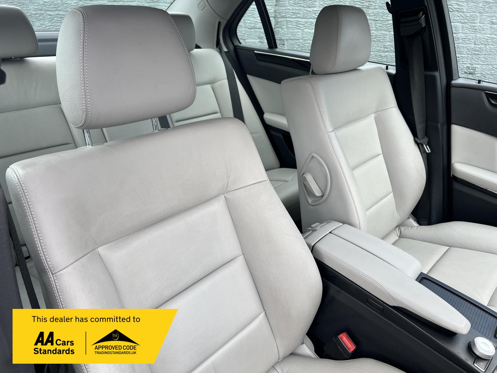 Mercedes-Benz E Class 1.8 E250 CGI BlueEfficiency Avantgarde Saloon 4dr Petrol Tiptronic Euro 5 (204 ps)
