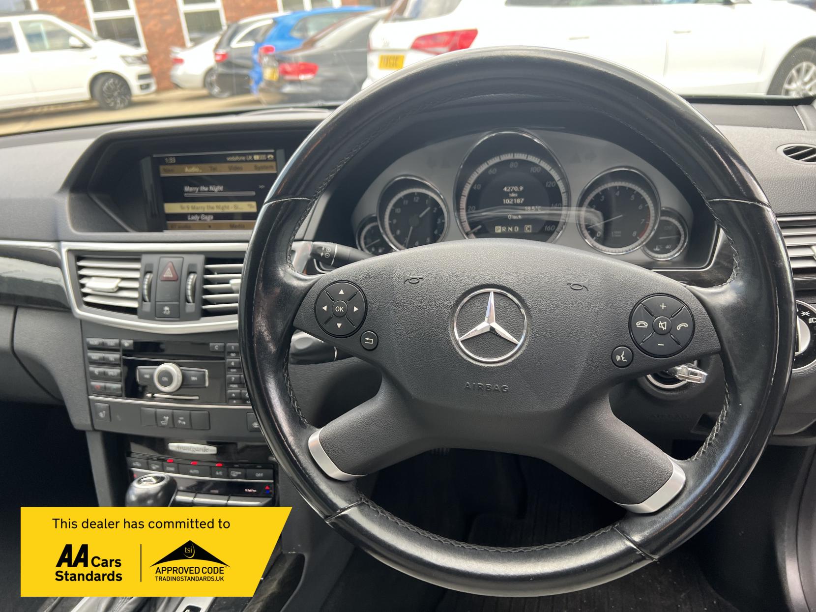 Mercedes-Benz E Class 1.8 E250 CGI BlueEfficiency Avantgarde Saloon 4dr Petrol Tiptronic Euro 5 (204 ps)