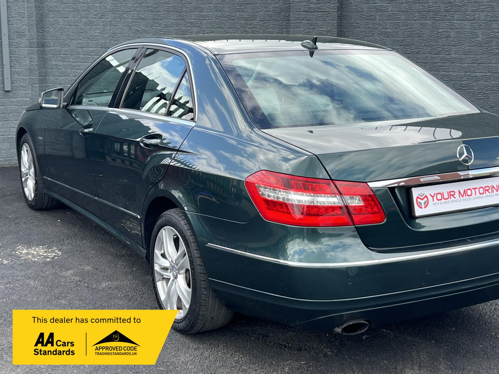 Mercedes-Benz E Class 1.8 E250 CGI BlueEfficiency Avantgarde Saloon 4dr Petrol Tiptronic Euro 5 (204 ps)