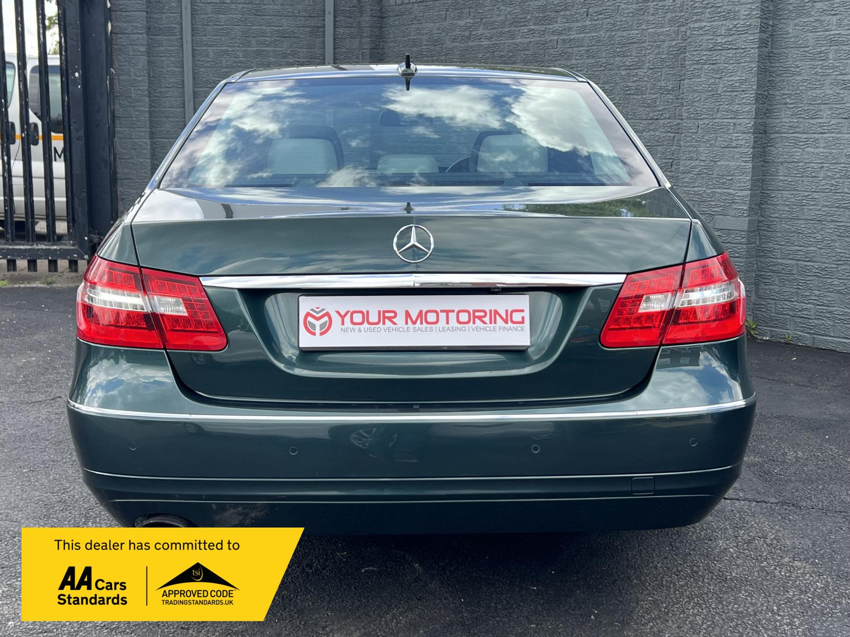 Mercedes-Benz E Class 1.8 E250 CGI BlueEfficiency Avantgarde Saloon 4dr Petrol Tiptronic Euro 5 (204 ps)