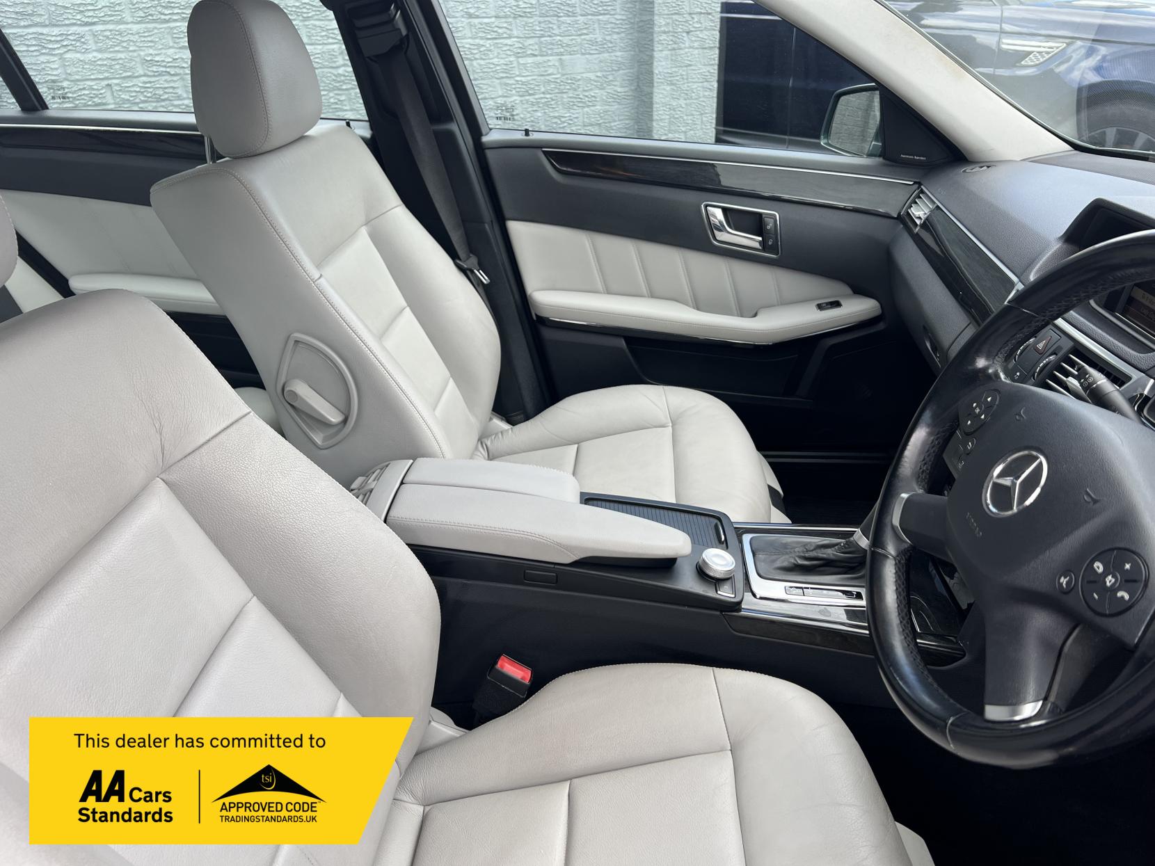 Mercedes-Benz E Class 1.8 E250 CGI BlueEfficiency Avantgarde Saloon 4dr Petrol Tiptronic Euro 5 (204 ps)