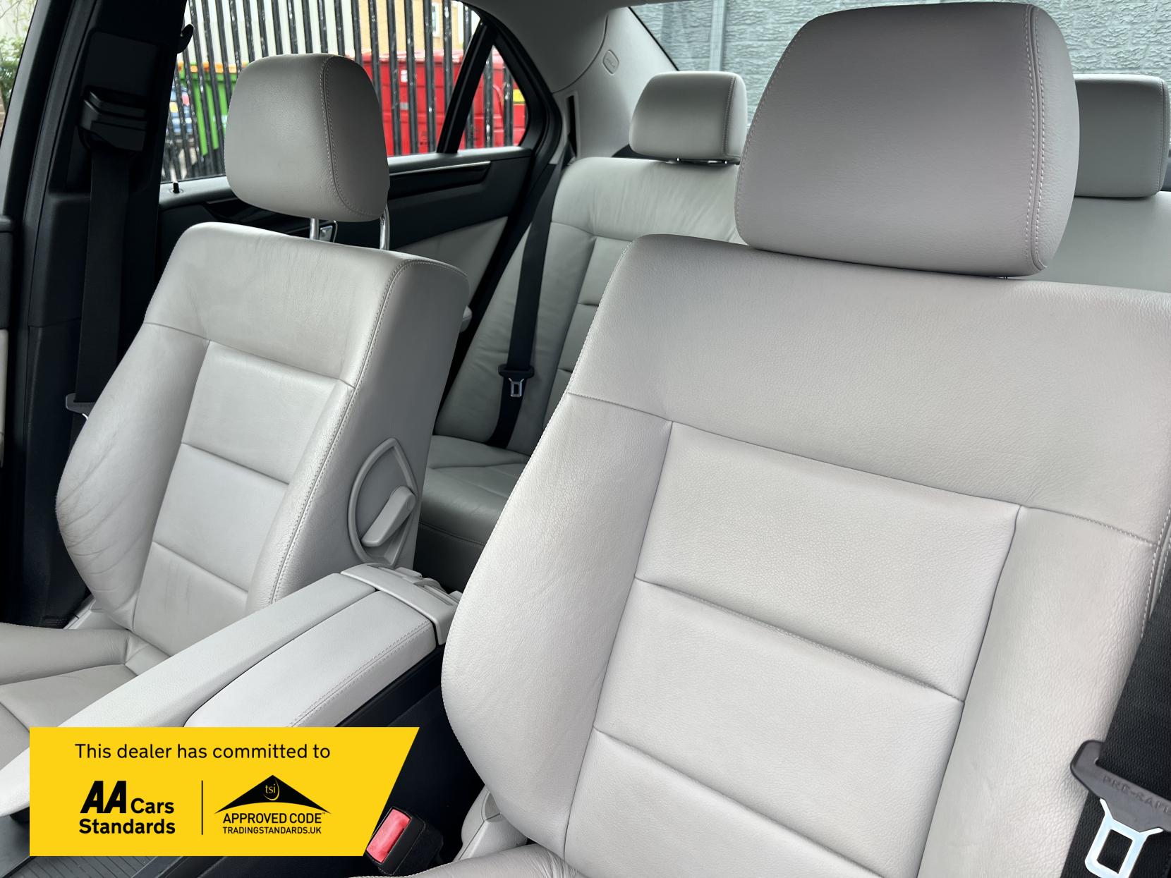Mercedes-Benz E Class 1.8 E250 CGI BlueEfficiency Avantgarde Saloon 4dr Petrol Tiptronic Euro 5 (204 ps)
