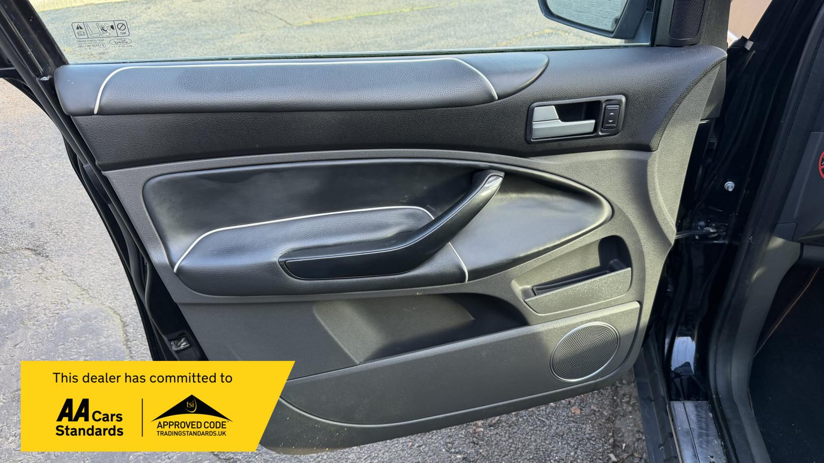 Ford Kuga 2.0 TDCi Titanium SUV 5dr Diesel Manual 2WD Euro 4 (136 ps)