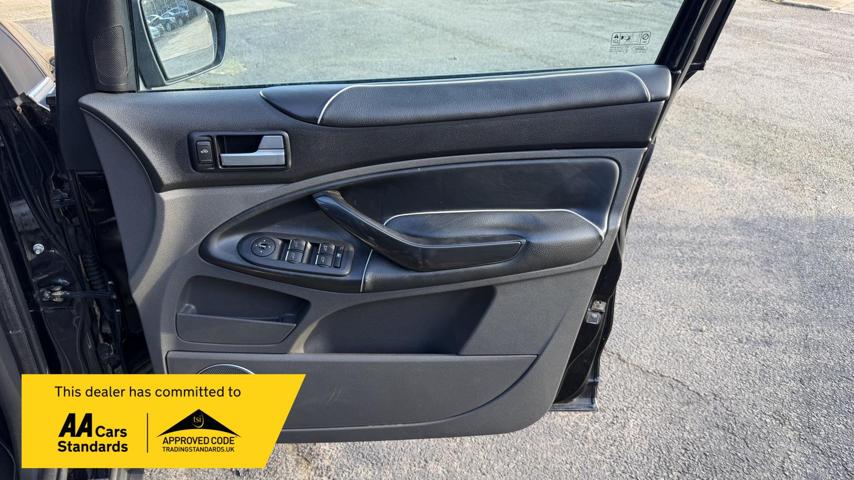 Ford Kuga 2.0 TDCi Titanium SUV 5dr Diesel Manual 2WD Euro 4 (136 ps)