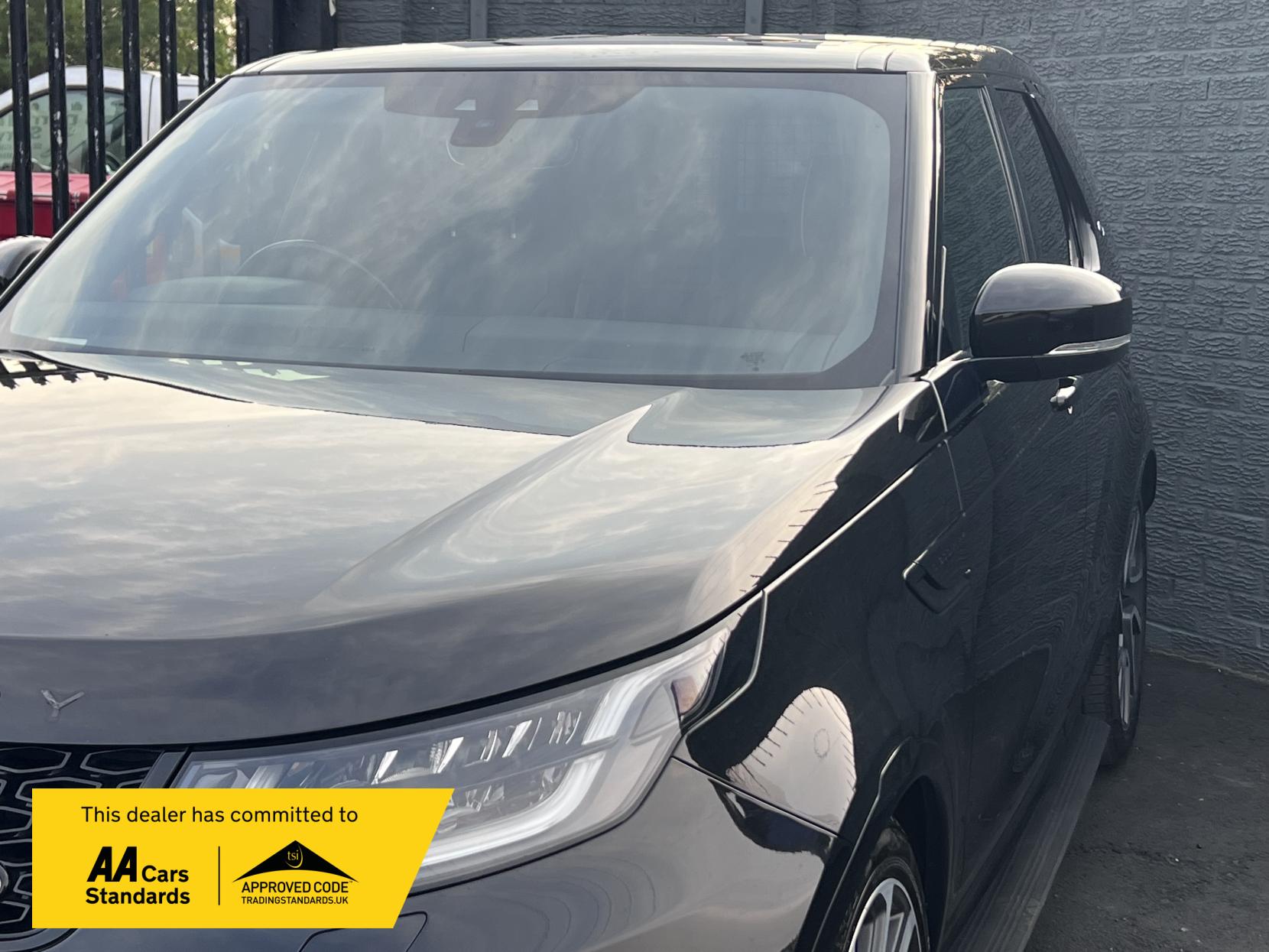 Land Rover Discovery 3.0 SD V6 HSE LCV 5dr Diesel Auto 4WD Euro 6 (s/s) (306 ps)