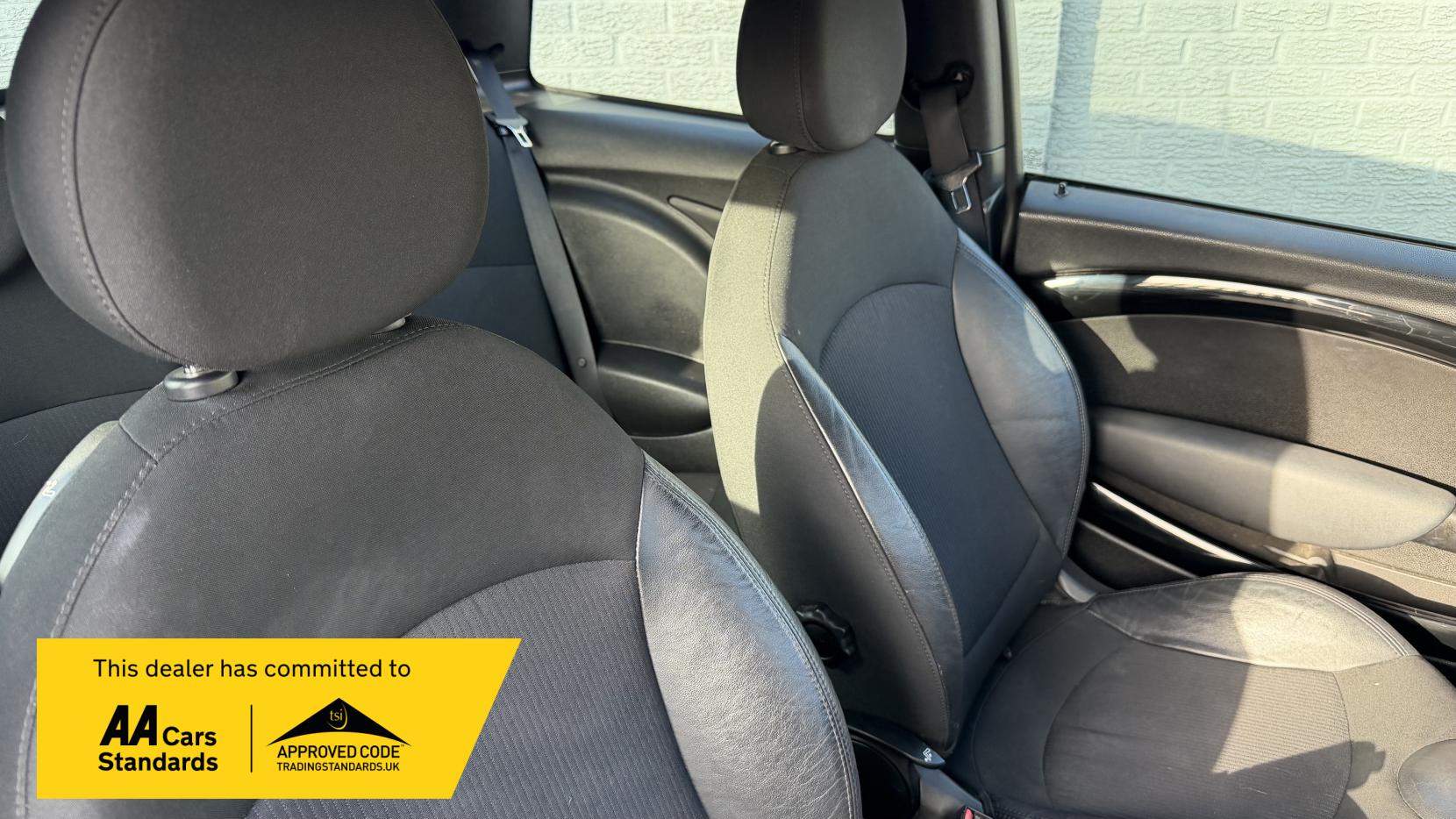 MINI Hatch 1.6 Cooper Soho Hatchback 3dr Petrol Manual Euro 5 (s/s) (122 ps)