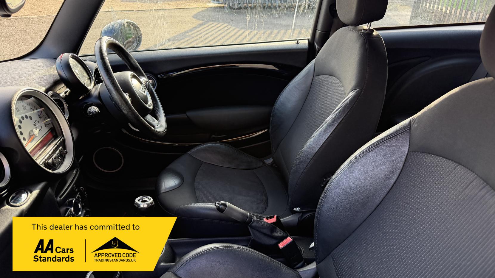 MINI Hatch 1.6 Cooper Soho Hatchback 3dr Petrol Manual Euro 5 (s/s) (122 ps)