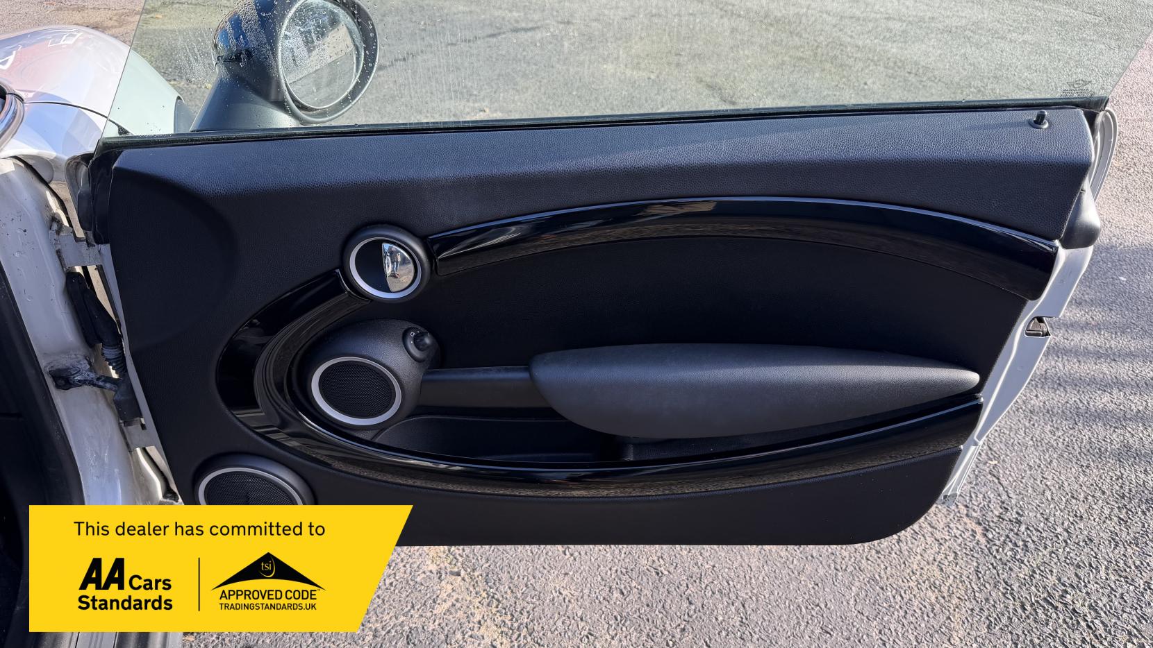 MINI Hatch 1.6 Cooper Soho Hatchback 3dr Petrol Manual Euro 5 (s/s) (122 ps)