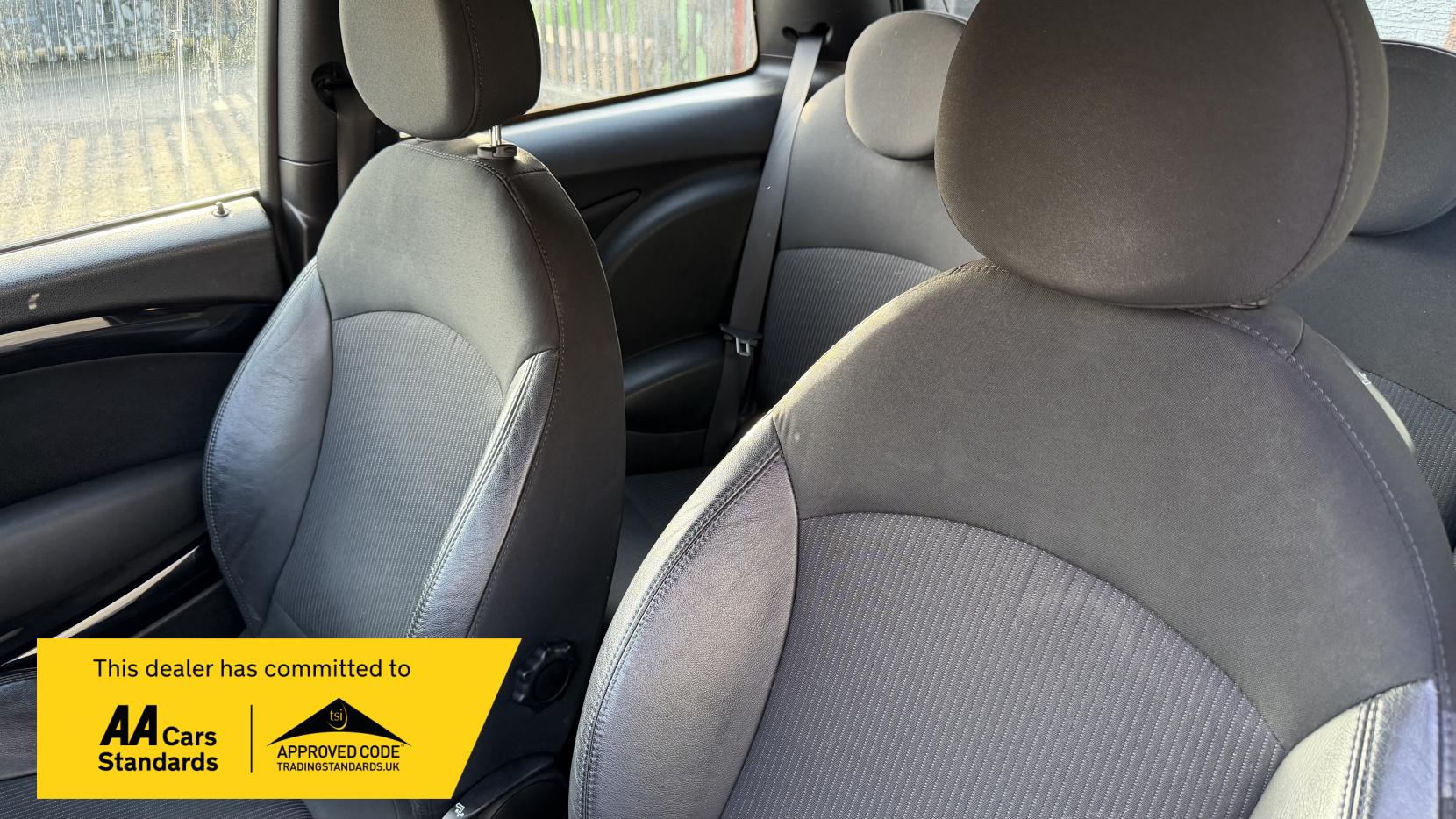 MINI Hatch 1.6 Cooper Soho Hatchback 3dr Petrol Manual Euro 5 (s/s) (122 ps)