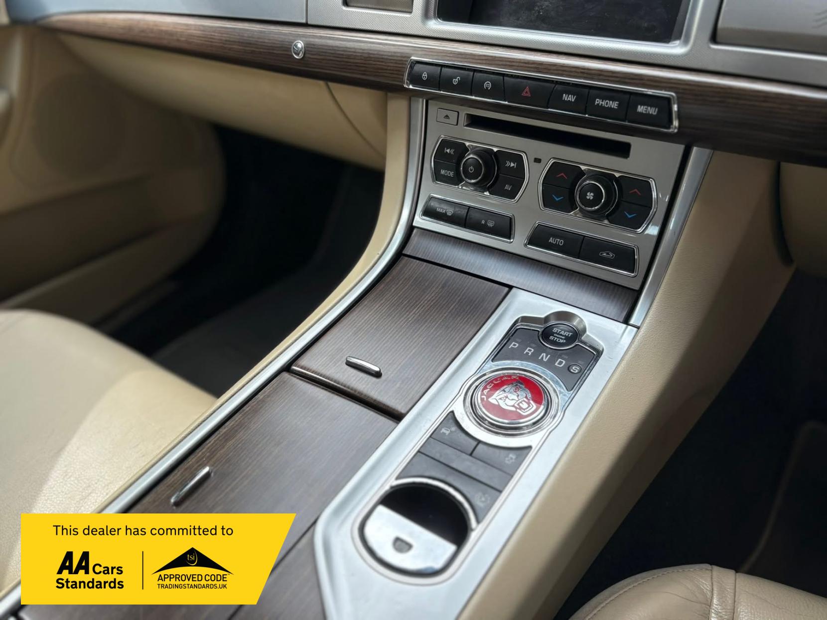 Jaguar XF 2.2d Luxury Saloon 4dr Diesel Auto Euro 5 (s/s) (163 ps)