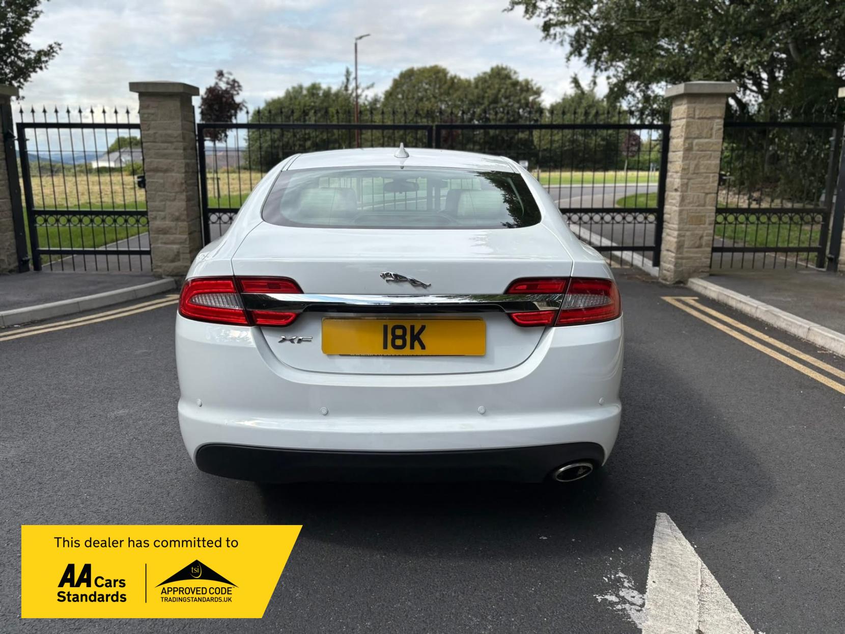 Jaguar XF 2.2d Luxury Saloon 4dr Diesel Auto Euro 5 (s/s) (163 ps)