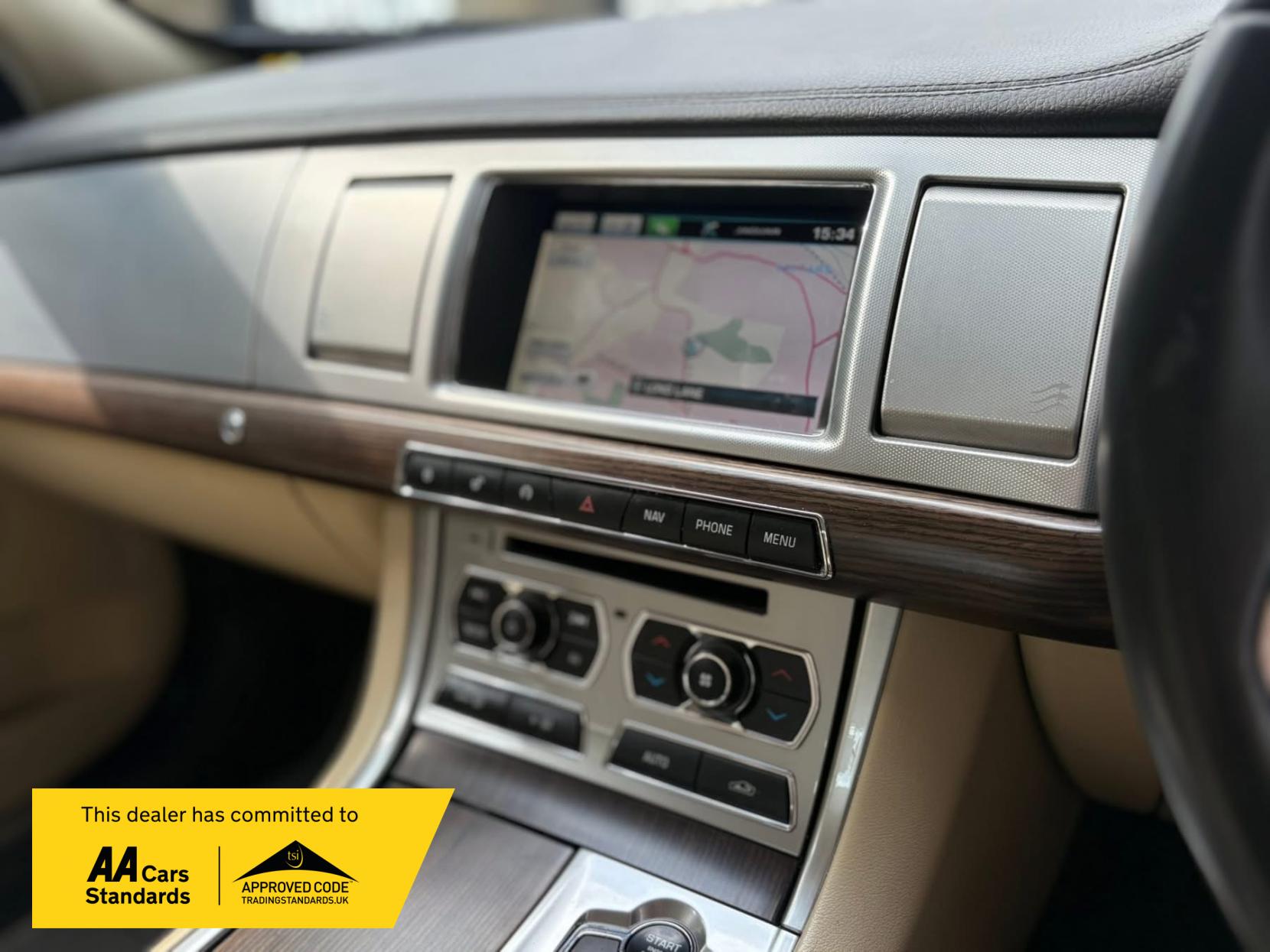Jaguar XF 2.2d Luxury Saloon 4dr Diesel Auto Euro 5 (s/s) (163 ps)