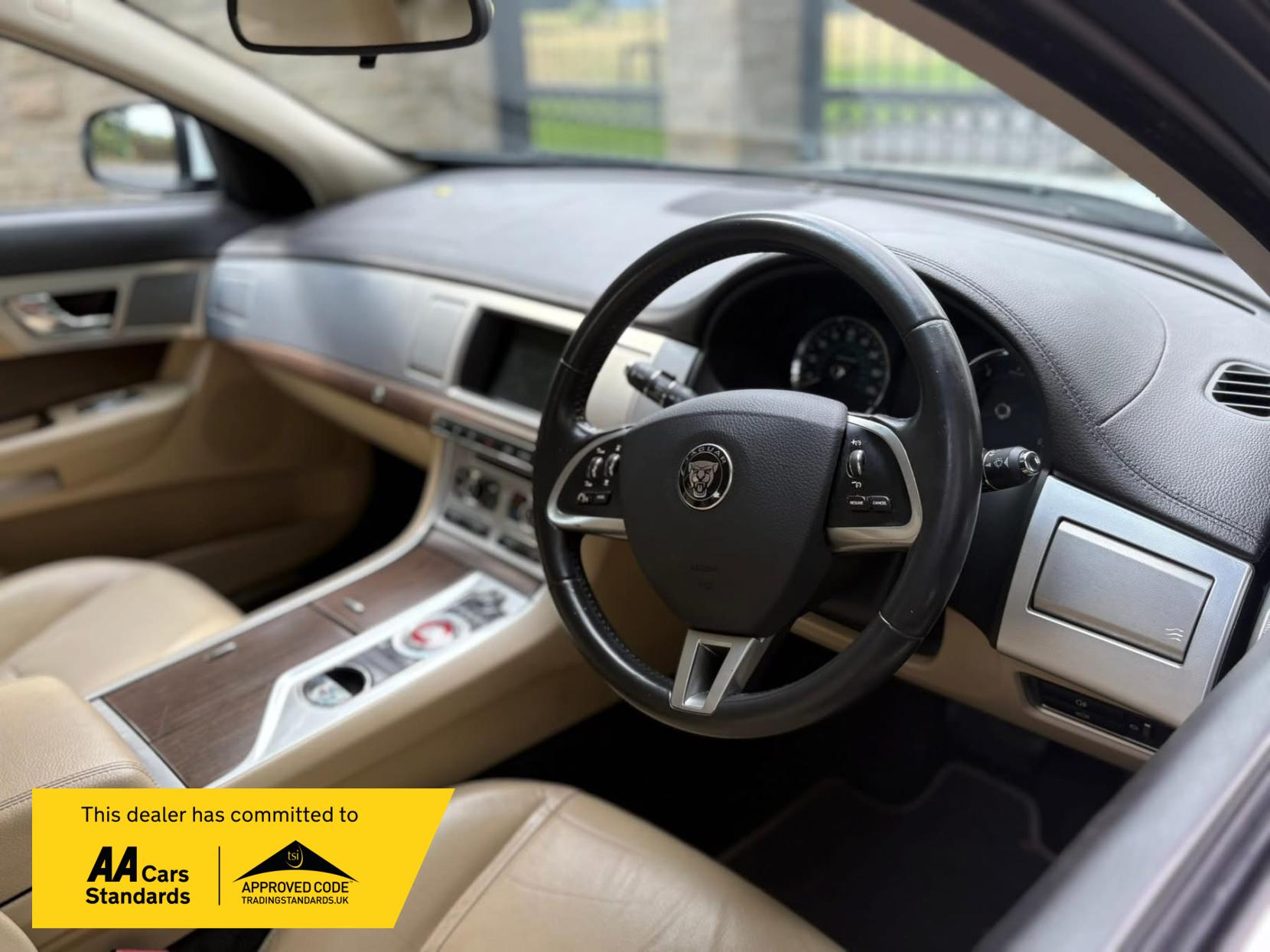 Jaguar XF 2.2d Luxury Saloon 4dr Diesel Auto Euro 5 (s/s) (163 ps)