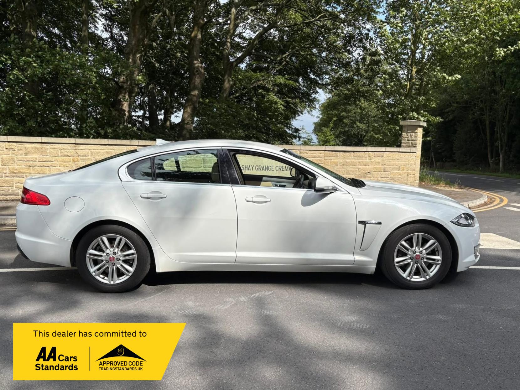 Jaguar XF 2.2d Luxury Saloon 4dr Diesel Auto Euro 5 (s/s) (163 ps)